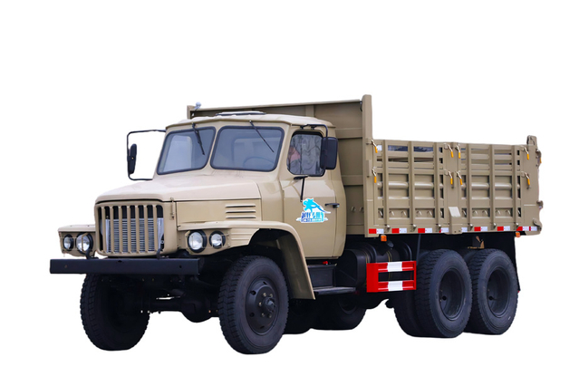 Vehículo especial todoterreno modificado con chasis EQ2082 de neumáticos gemelos traseros_ocho ruedas traseras DF Cañón de acero pequeño de 2,5 toneladas 240 tracción en seis ruedas 170 caballos de fuerza_6 * 6 Vehículo de transporte de ingeniería clásico de 25 años