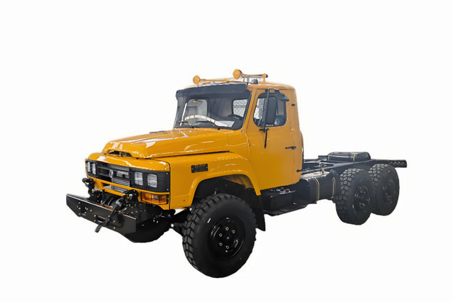 Chasis EQ2082 de cañón de acero pequeño de 2,5 toneladas _ DF Camión todoterreno 240 Tip de 170 caballos de fuerza_6 * 6 Personalización del chasis de vehículo especial clásico 25Y
