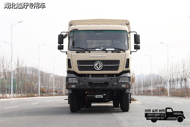 DFCamión de transporte todoterreno tipo almacén 8 × 8_camión de transporte de cuatro ejes para madera, frutas y verduras con tracción en ocho ruedas_camión especial de ocho ruedas traseras de 450 caballos de fuerza