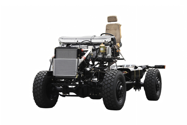 300 caballos de fuerza EQ2070 chasis automático de placa de acero tipo III_4×4DF exportación de vehículo especial todoterreno_personalización de transporte de tropas con tracción en las cuatro ruedas