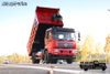 Camión volquete semidedicado de 210 HP 4×2DF hileras_5 toneladas en la parte delantera y 13 toneladas en la parte trasera camión de transporte de tierra, piedras y arena_camión volquete para transportar movimientos de tierra y minerales en el sitio de construcción de estiércol