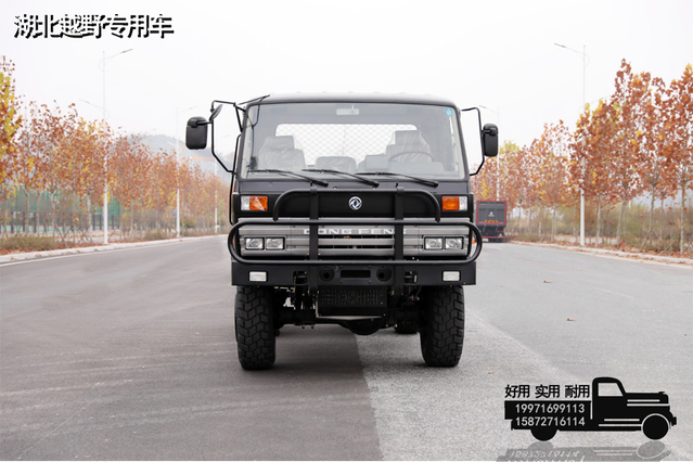 190 caballos de fuerza DF chasis EQ2102 con tracción en seis ruedas_chasis especial de camión de 246 armas_transporte de personal 6 × 6 Vehículo militar con arma de acero pequeña de 3,5 toneladas