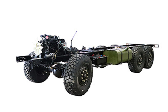 EQ2100E6D/EQ2102 camión especial todoterreno chasis categoría III_245/246 vehículo de transporte 140 con tracción en seis ruedas_6×6DFchasis de camión militar clásico de 190 caballos de fuerza