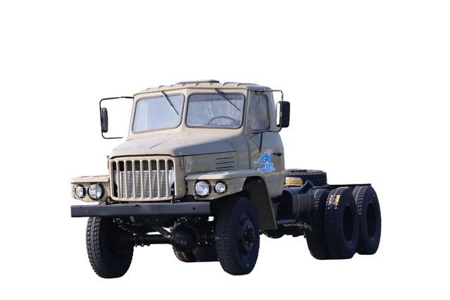 Neumático gemelo trasero EQ2082 modificación del chasis todoterreno_ocho ruedas traseras DF Cañón de acero pequeño de 2,5 toneladas 240 tracción en las seis ruedas 170 caballos de fuerza_6 * 6 Vehículo de transporte de ingeniería clásico de 25 años
