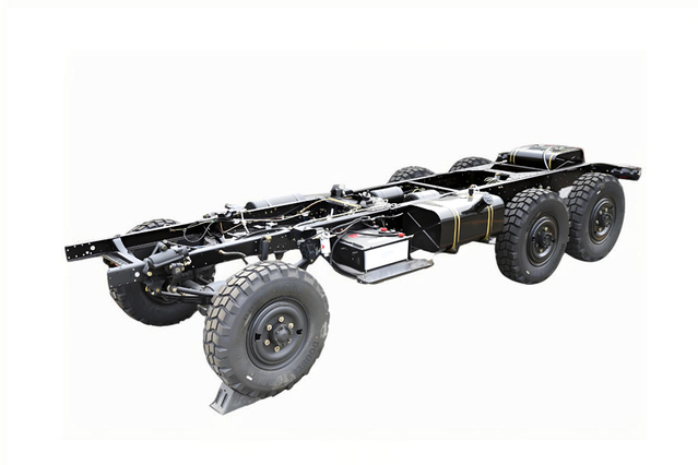 EQ2082 chasis todoterreno de categoría cuatro especial _ DF Diseño y personalización de chasis de 2,5 toneladas con tracción en seis ruedas_Exportación de configuración de chasis de tres ejes 6 × 6