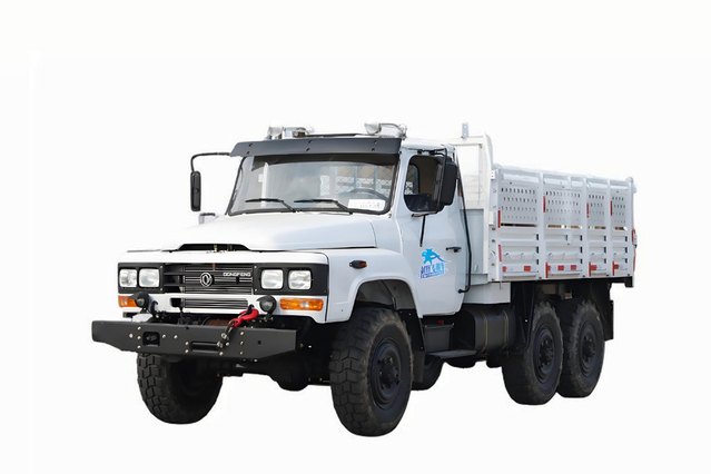 Camión especial todoterreno EQ2082 de cabeza larga con pistola de acero pequeña de 2,5 toneladas _ DF Tracción en seis ruedas 240 carga 170 caballos de fuerza_6 * 6 camión de transporte de ingeniería clásico de 25 años
