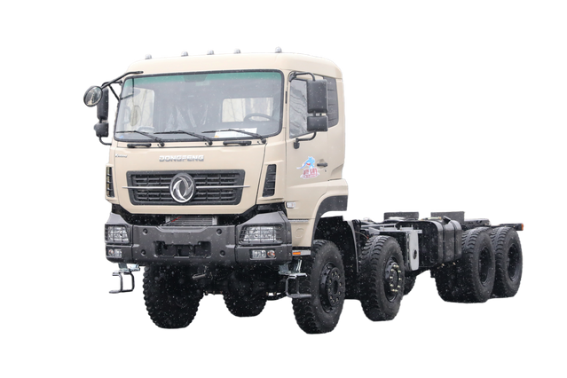 Fabricante de chasis de camión de transporte de almacén 8 × 8 Cummins 420 / Weichai 500 / Yuchai 375 caballos de fuerza_15/20/25/30/35/40/50/60 toneladas Personalización de camiones de cuatro ejes para verduras, frutas, ganado, ovejas y cerdos_8 × 4 cuatro delanteros y ocho traseros DF cotización de plataforma de transpaleta excavadora